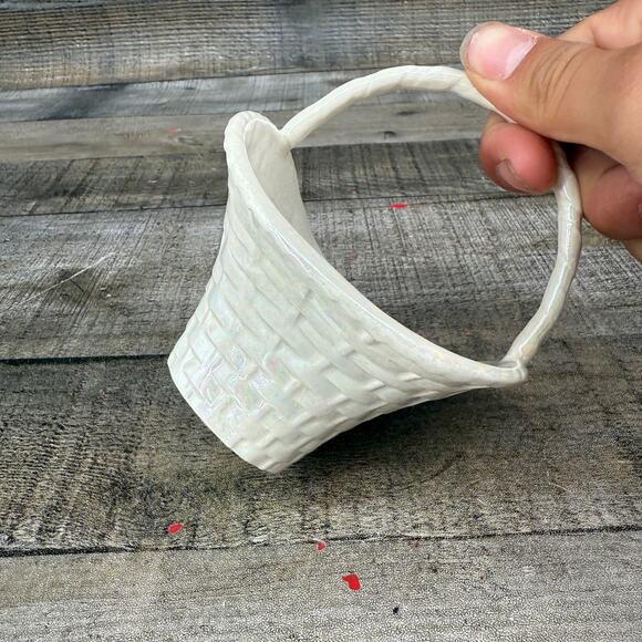 Vintage Ceramic Basket Vase Woven Design Trinket Dish - Picture 8 of 9